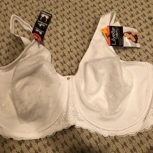NWT!! Lilyette by Bali minimizing bra